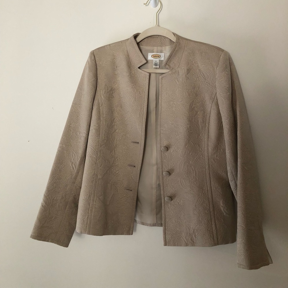 Talbot cream jacket with embossed fabric
